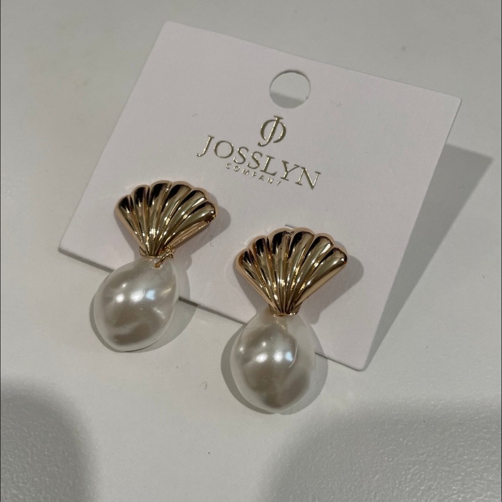 josslyn company Pearl Shell Earrings